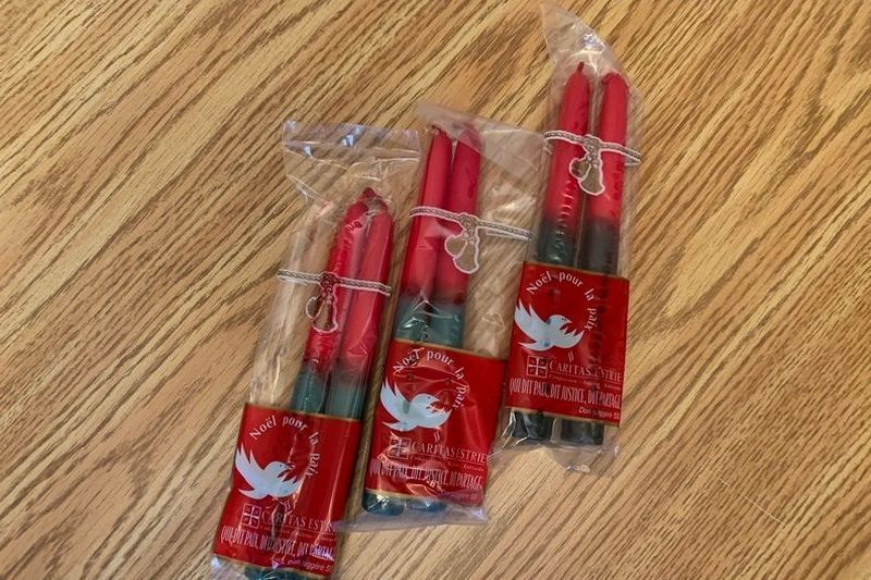 Caritas Estrie lance la campagne Bougie de la paix 2025